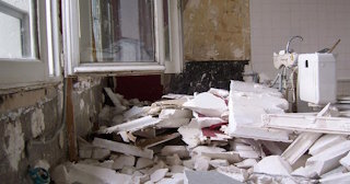 Демонтаж хрущевки в Междуреченске - удаление старых полов и стен по выгодной цене от 1751 рублей.